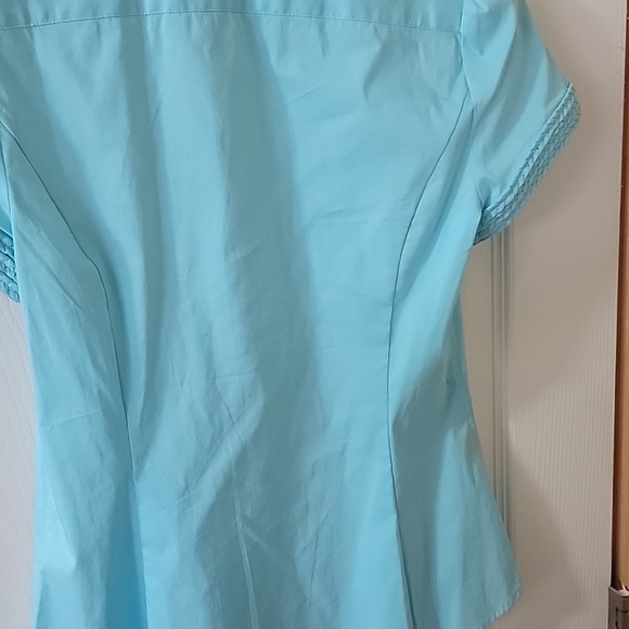 V neck button down - Picture 4 of 4